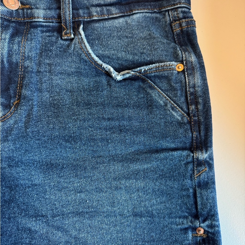 Kensie VintageLuxe Blue Jean Shorts No Size Tag, 16” Waist - Picture 5 of 8